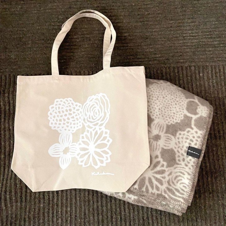 undyed+ ひざ掛け毛布【花つなぎ】無染色ウール | SIMPLife