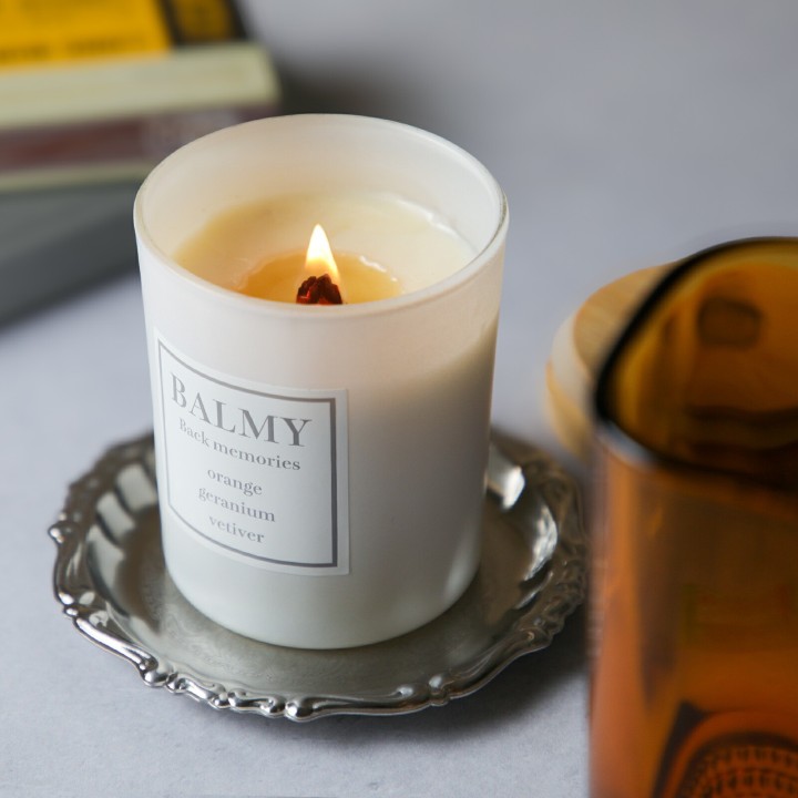 BALMY 焚き火の音と香りを楽しむ 木製芯ソイキャンドル【Meet at the lobby】
