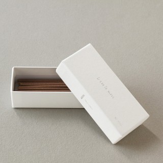 Less is more Incense 香りを追求したミニマルなお香【001 sweet】 | SIMPLife