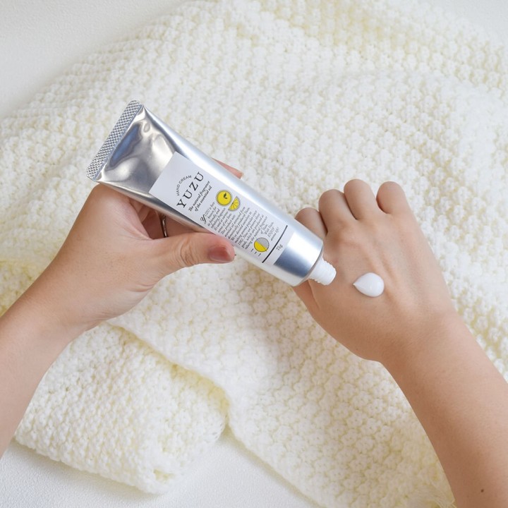 高知県産ゆず ハンドクリーム 75g 精油配合のみずみずしい香り | SIMPLife